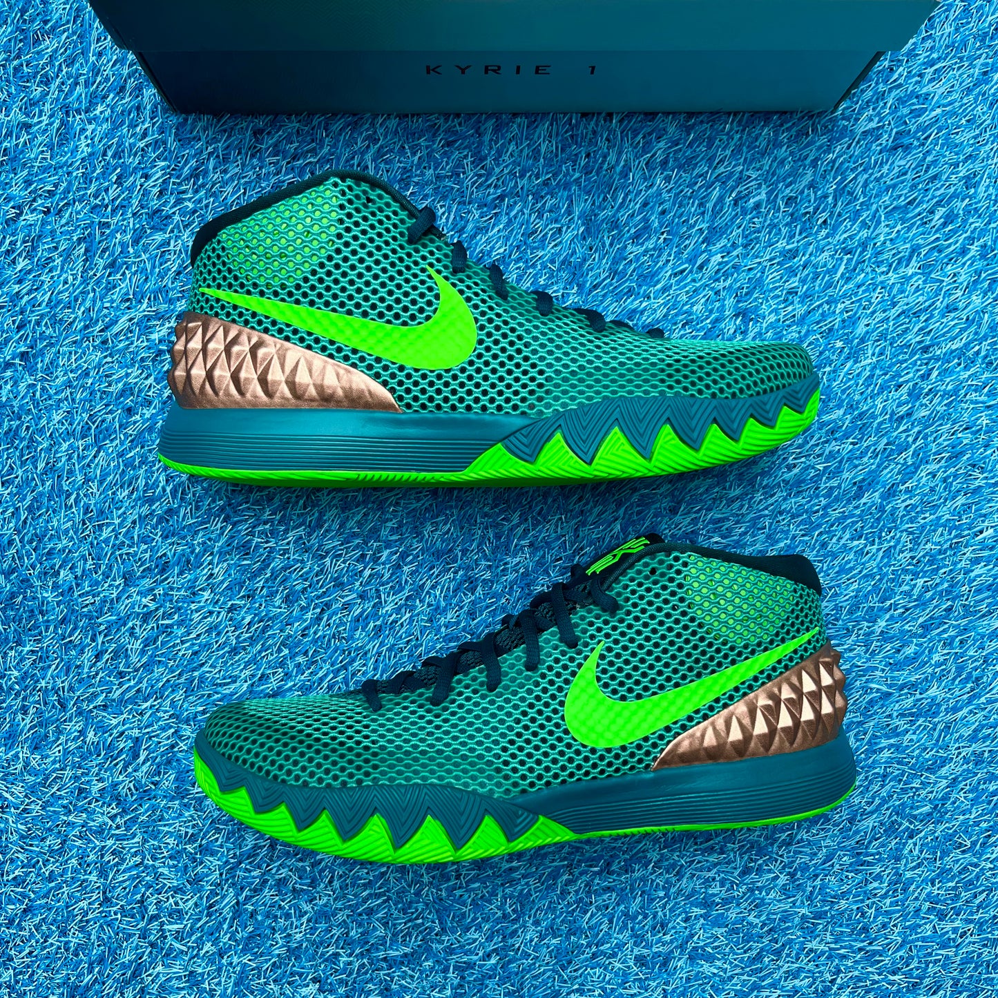 Size 8 - Nike Kyrie 1 "Australia"