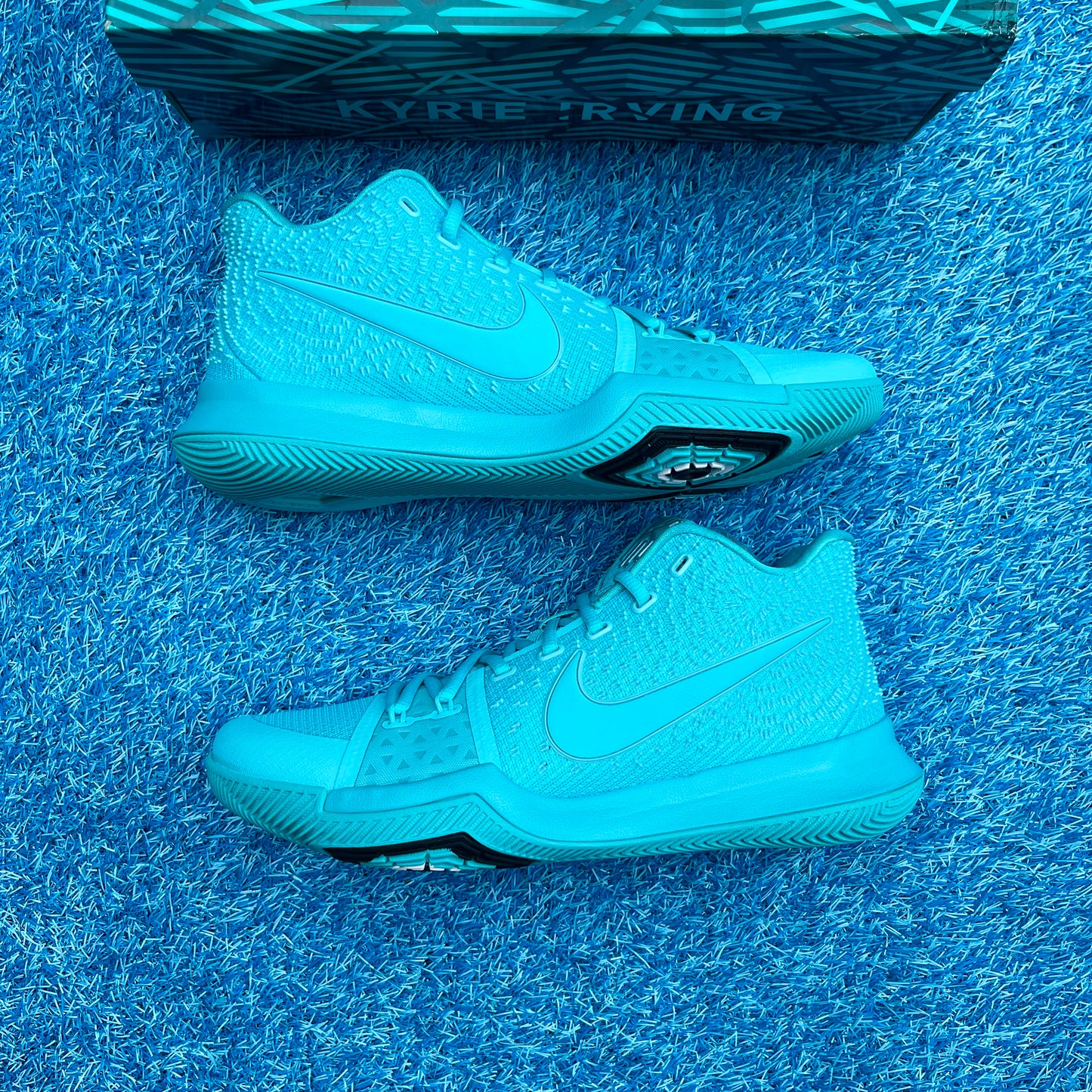Size 10.5 - Nike Kyrie 3 "Aqua"
