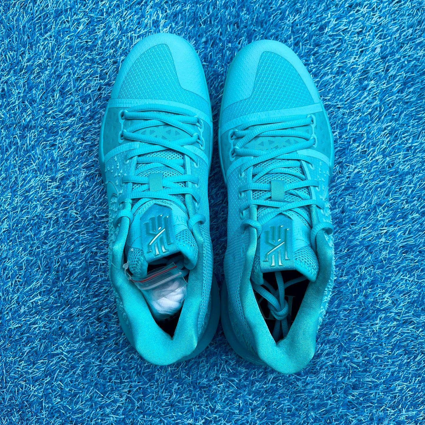 Size 10.5 - Nike Kyrie 3 "Aqua"