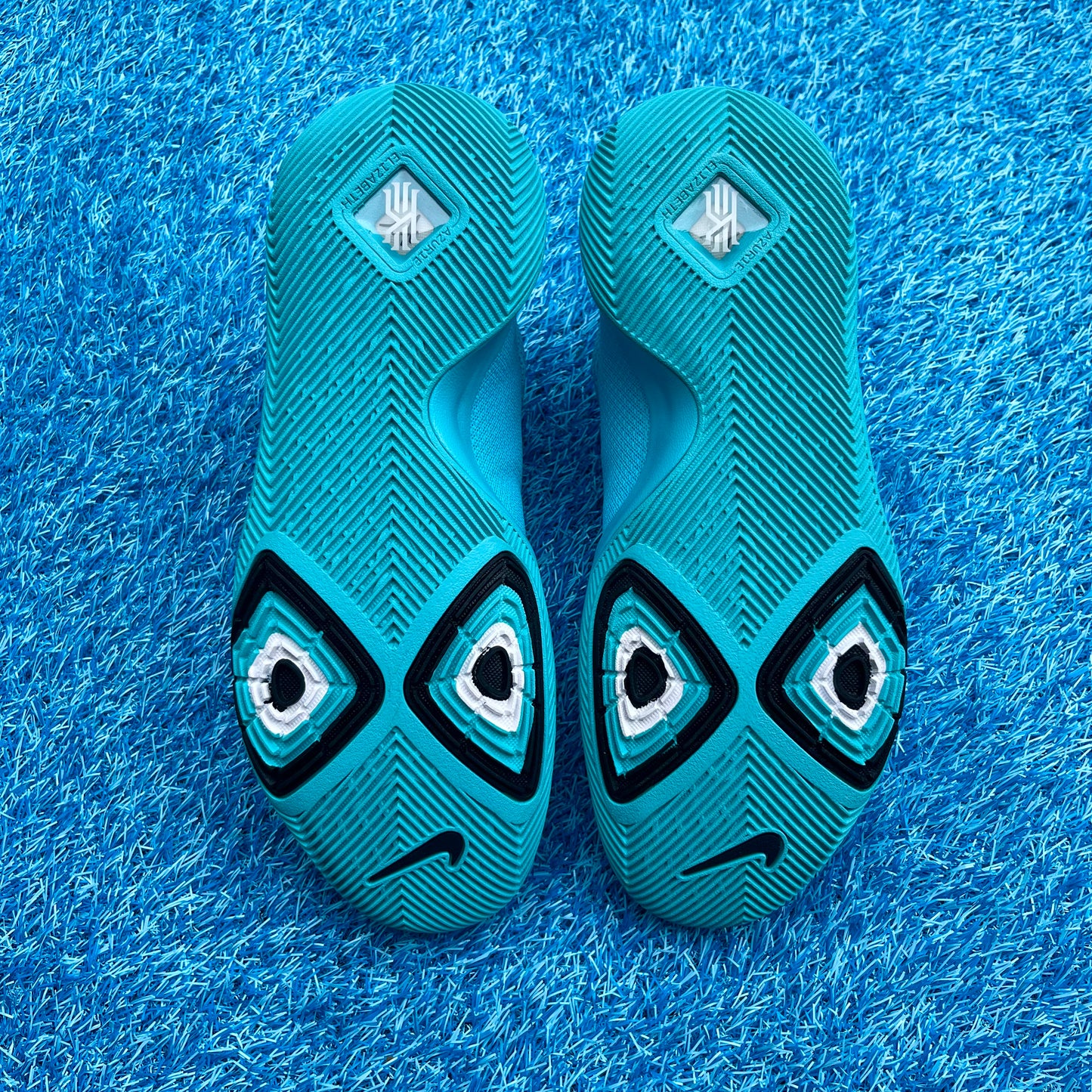 Size 10.5 - Nike Kyrie 3 "Aqua"