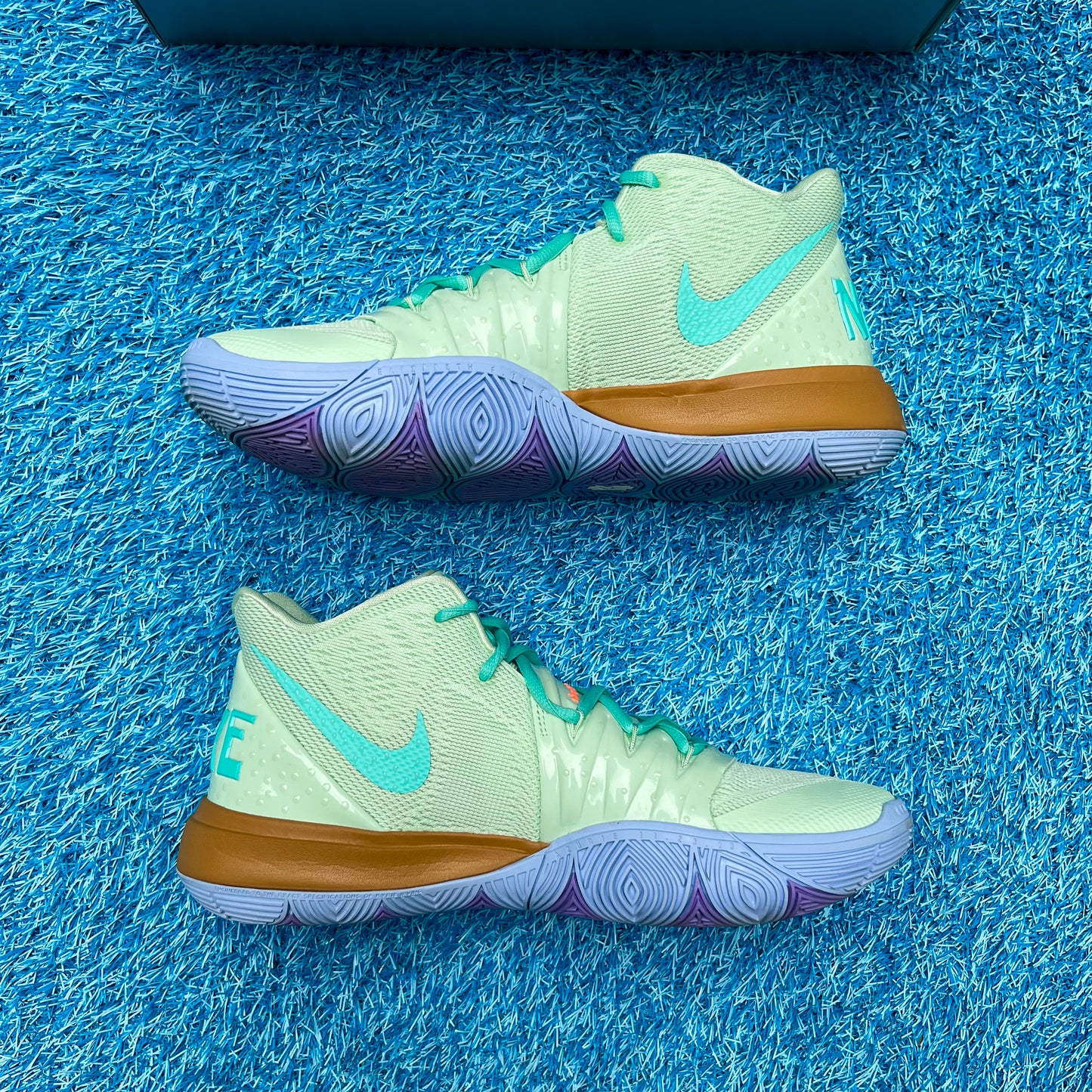 Size 9.5 - Nike Kyrie 5 "Squidward"