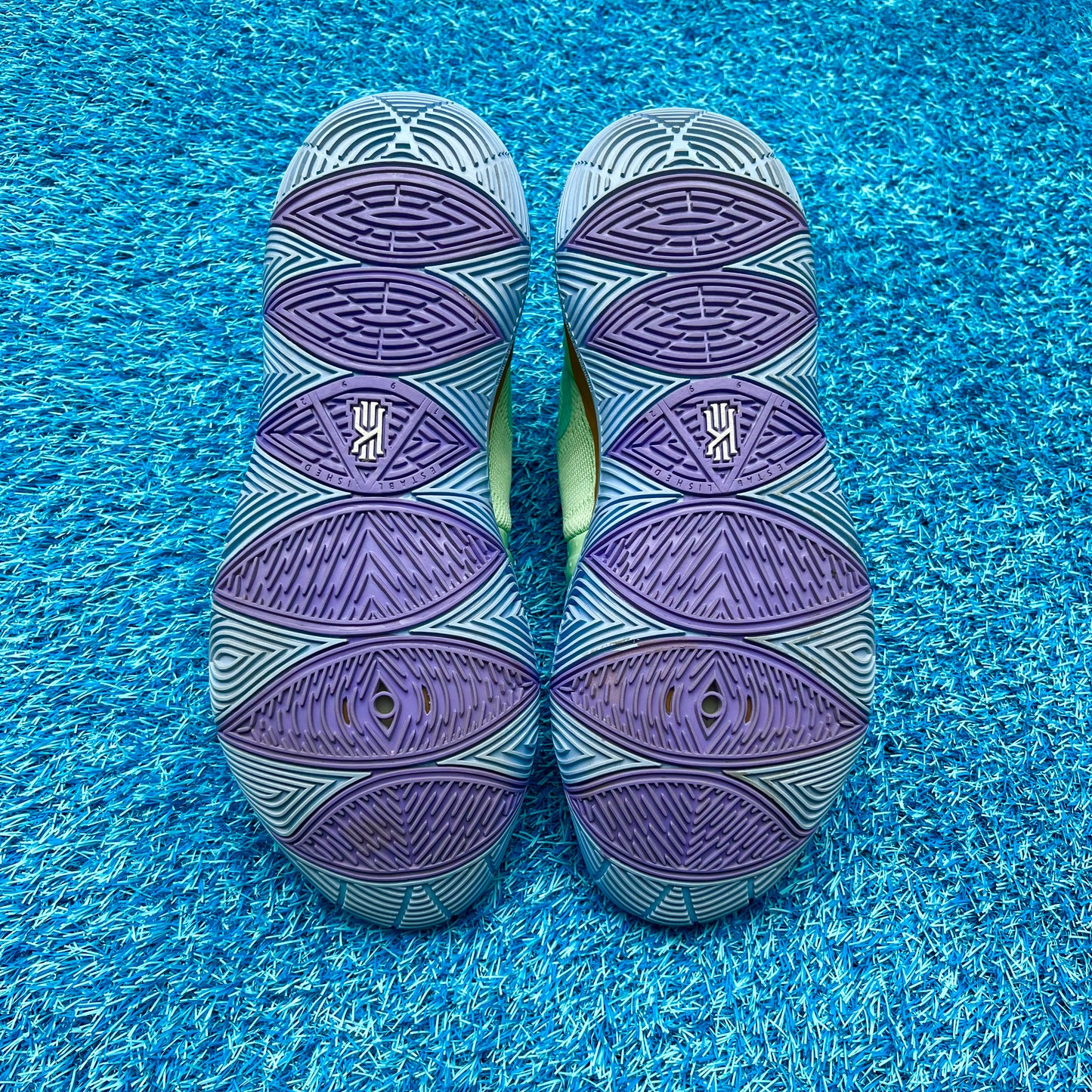 Size 9.5 - Nike Kyrie 5 "Squidward"