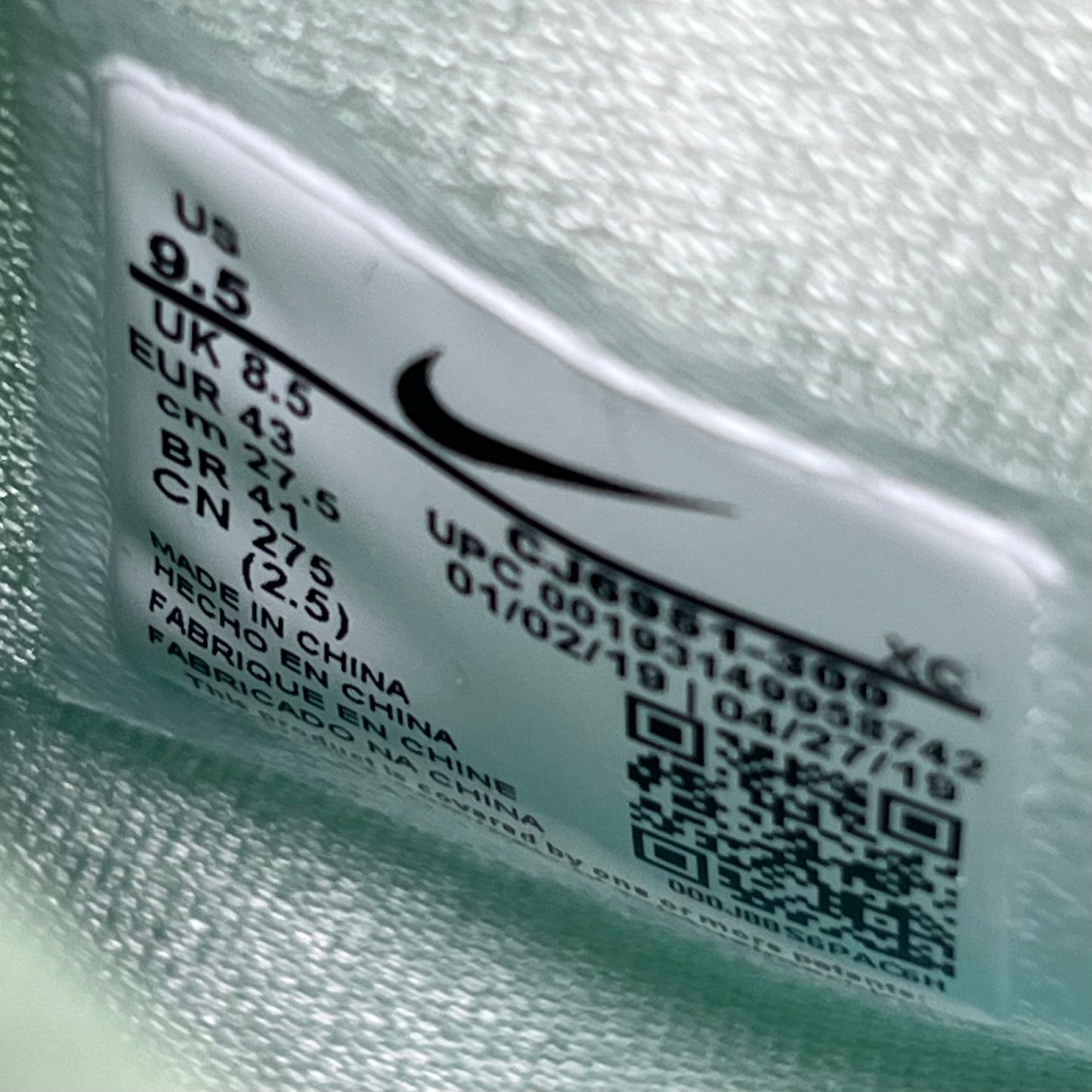 Size 9.5 - Nike Kyrie 5 "Squidward"